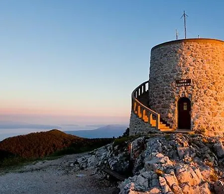 Adriatic 3 *